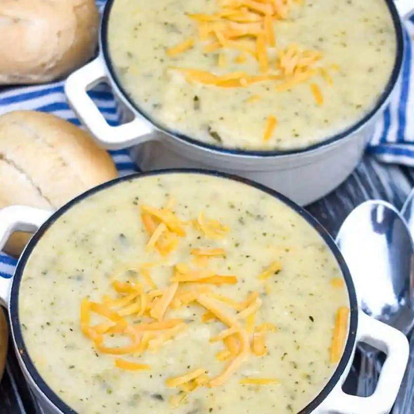 Creamy Zucchini and Cheddar Soup