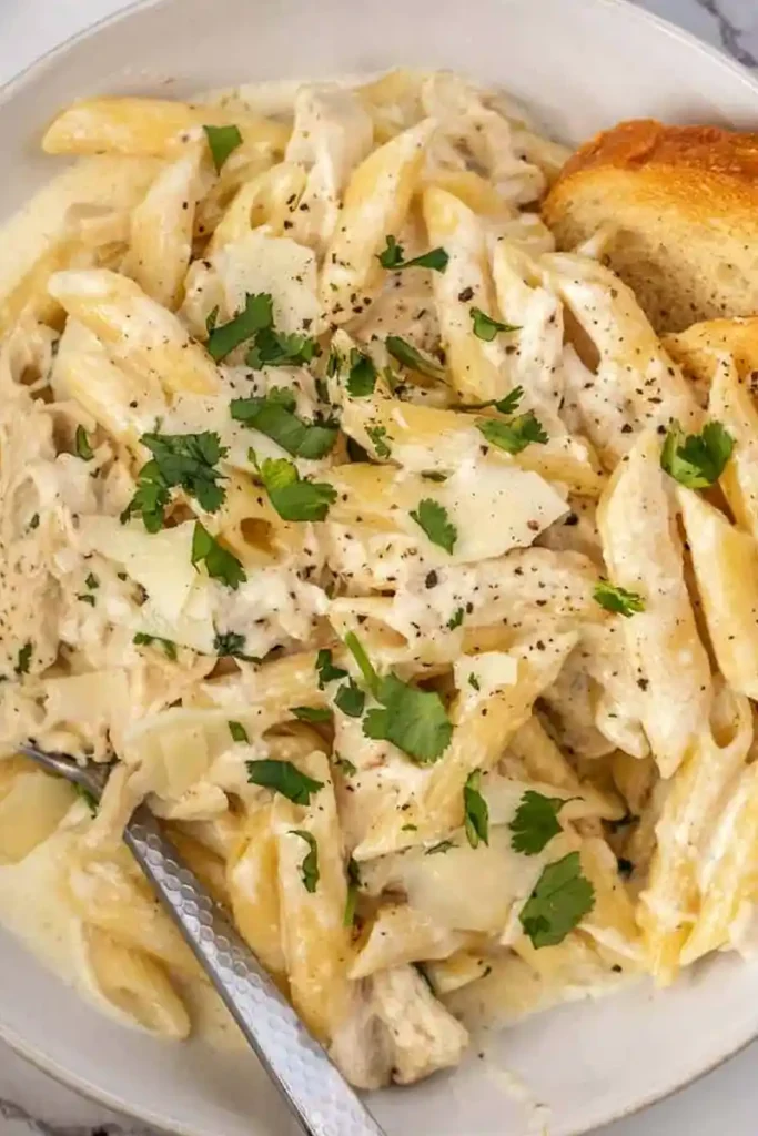 Easy Slow Cooker Chicken Alfredo