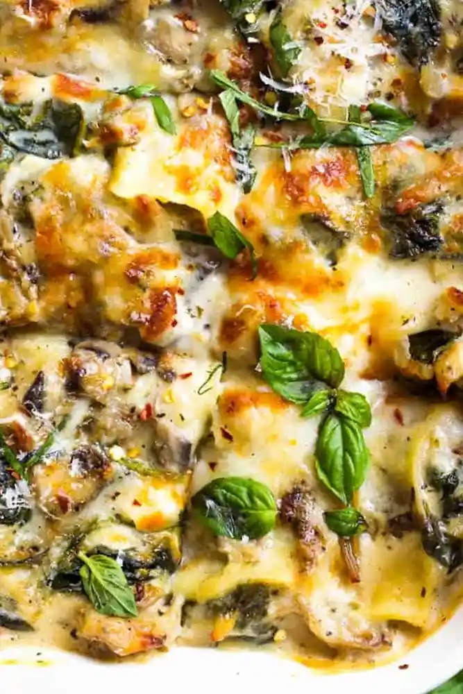 Creamy White Chicken Lasagna with Spinach and Mushrooms